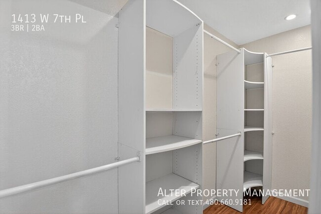 Building Photo - 1413 W 7th Pl