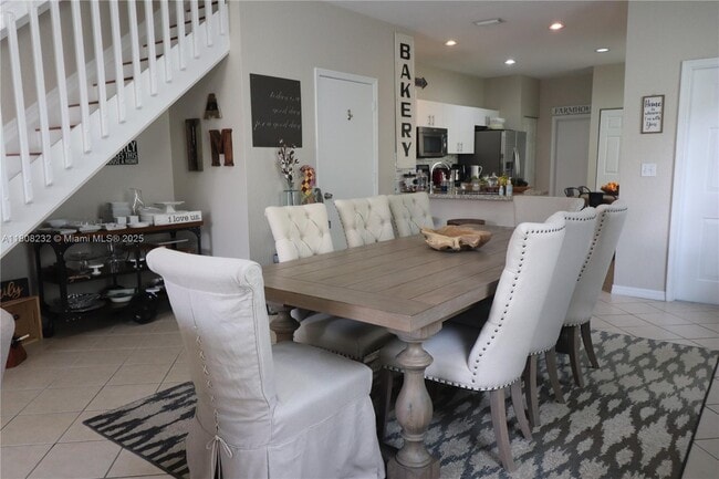 Building Photo - 2076 Hacienda Terrace