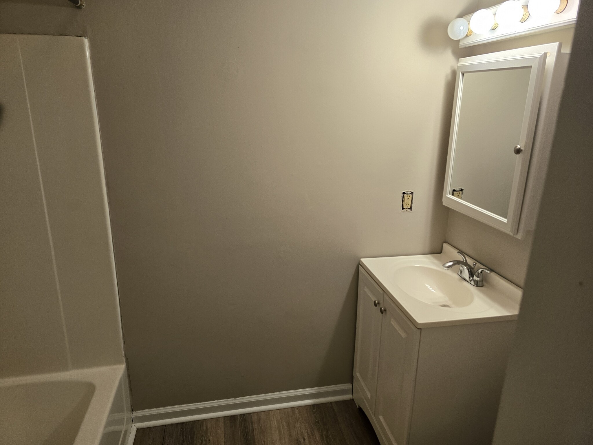 Building Photo - 4928 Oleander Dr