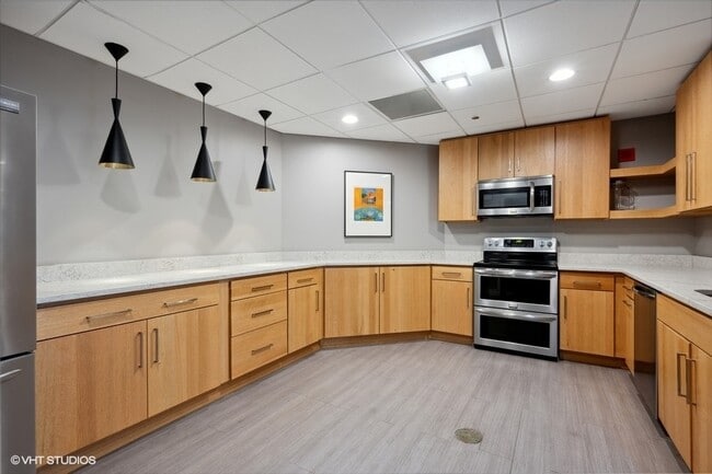 Building Photo - 1717 S Prairie Ave