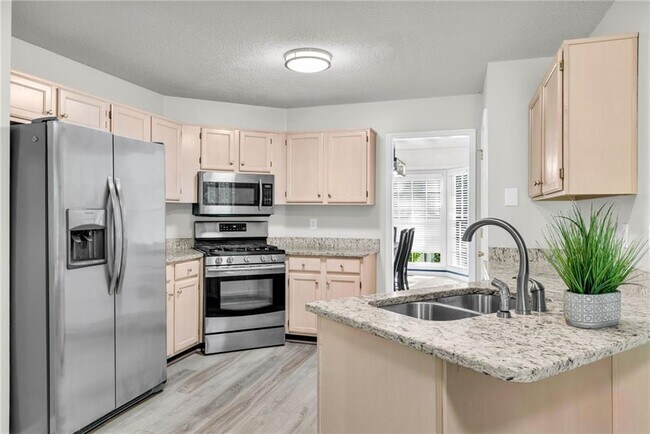 Building Photo - 608 Adam Cir