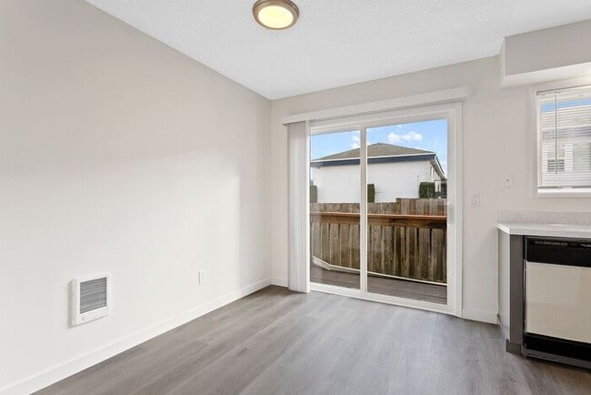 Building Photo - Remodeled 2 bedroom across from Providence...