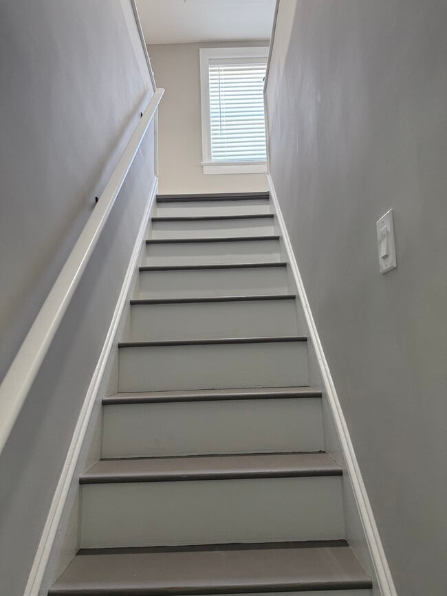 Building Photo - Tose St