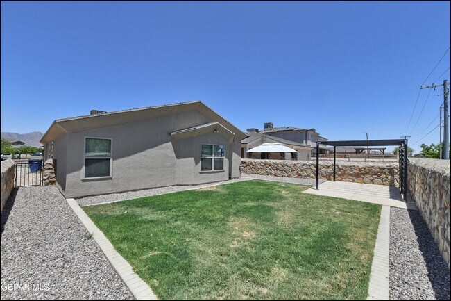 Building Photo - 12060 Mesquite Thorn Dr