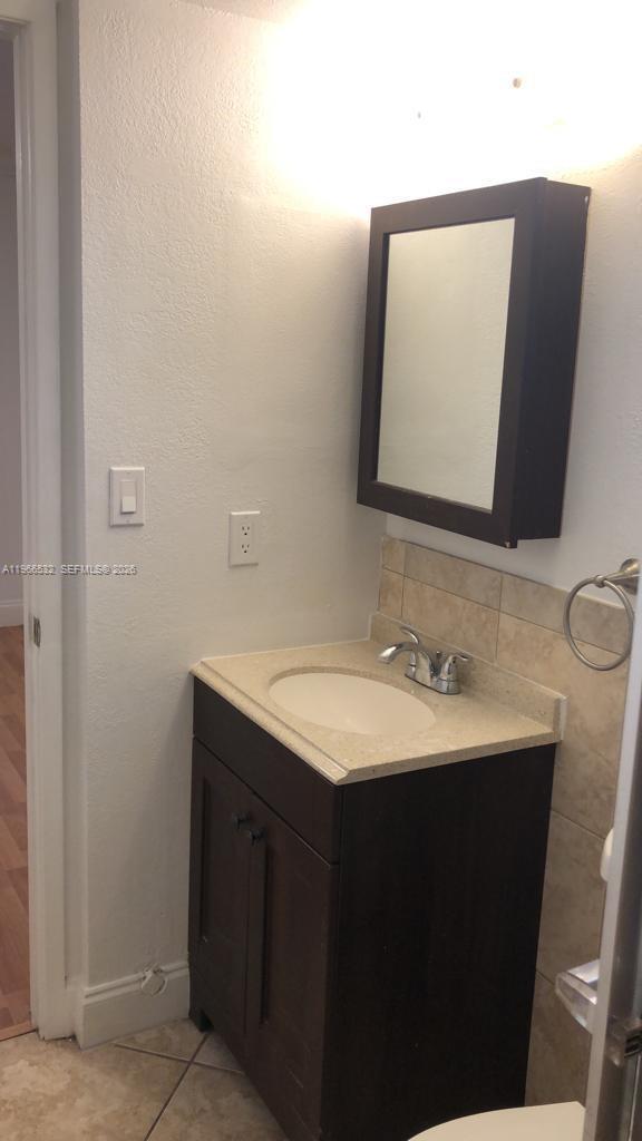 Building Photo - 104 Gardens Dr