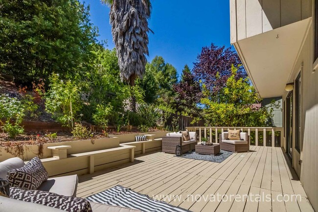 Building Photo - 32 Spinosa Way