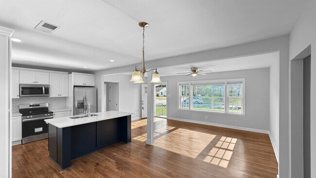 Building Photo - 1049 N Idlewild St