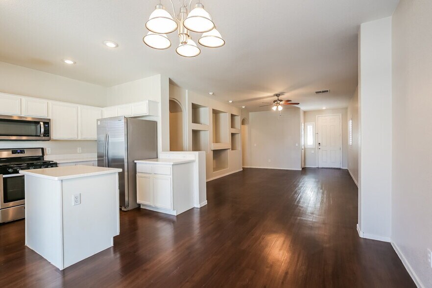 Building Photo - 3012 Pumpkin Harvest Ave