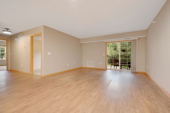 Building Photo - 15631 Linnet St NW