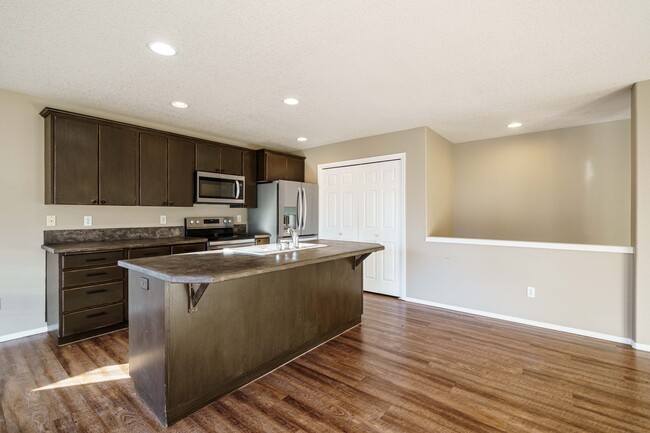 Building Photo - 3 Bedroom 2.5 Bath Duplex -Quick Easy Acce...