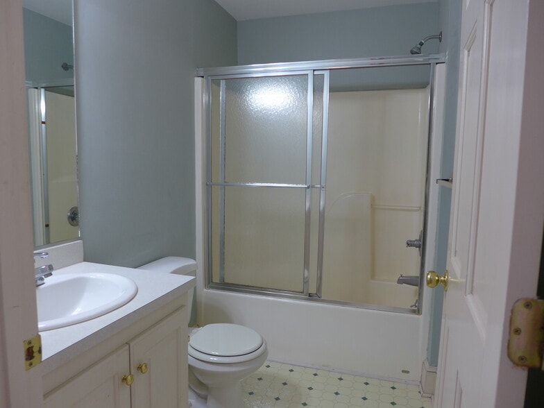 Building Photo - 102 S William St