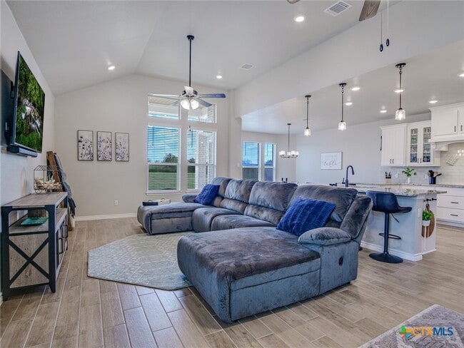 Building Photo - 1701 Meadow Crest