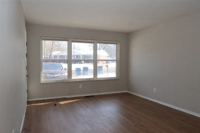 Primary Photo - 835 Cole Blvd