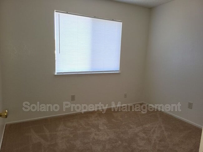 Building Photo - 1801 Rhine Ct