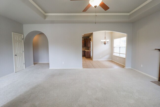 Building Photo - 3 bed | 2 bath in New Tulsa!