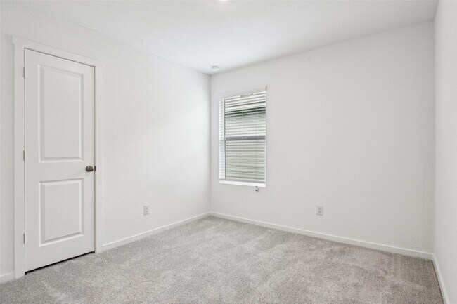Building Photo - 723 Ponderosa Ln