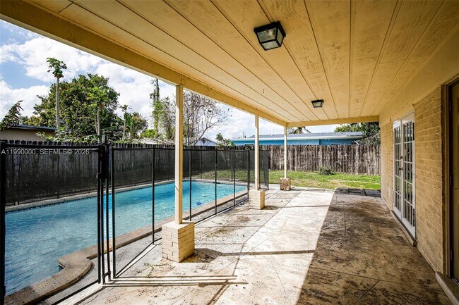 Building Photo - 5961 NW 14th Ct