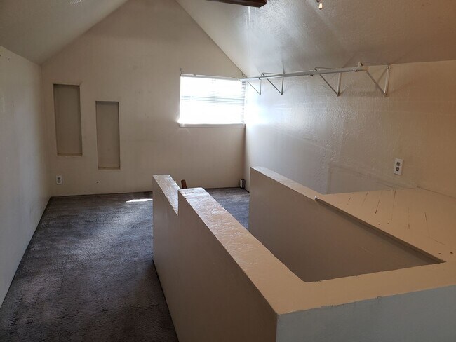 Building Photo - Central Sparks 2 Bedroom Home 