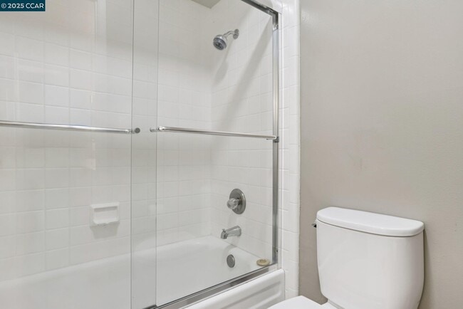 Building Photo - 1035 Alta Mesa Dr