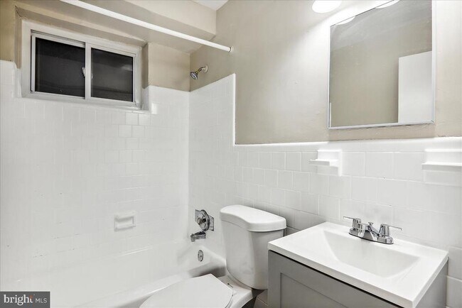 Building Photo - 702 Chaney Dr