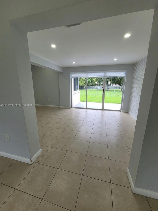 Building Photo - 8839 SW 28th St