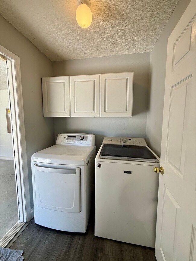 Building Photo - ?North Lakeland Gem – Private Single-Famil...