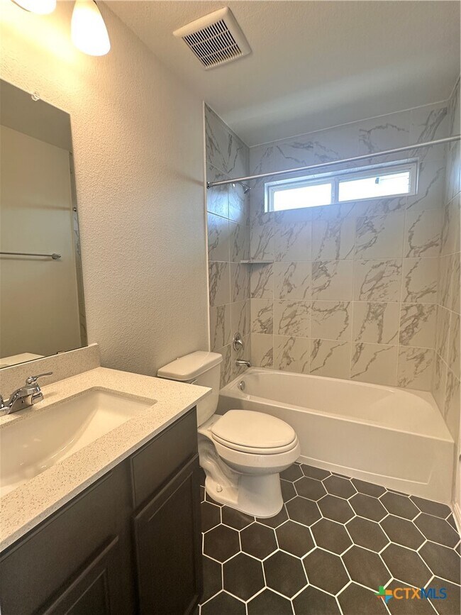 Building Photo - 124 Rollingwood Dr