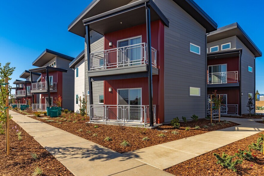 Building Photo - 1886 Notre Dame Blvd