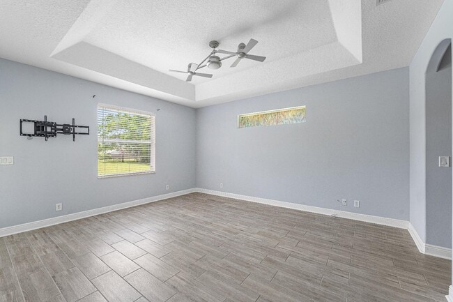 Building Photo - 11224 Tangerine Blvd