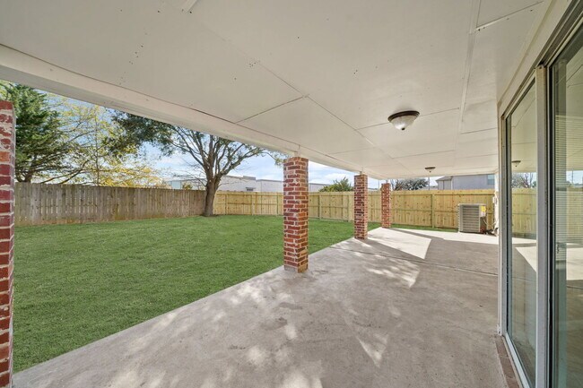 Building Photo - 21619 Knightsbrook Ln