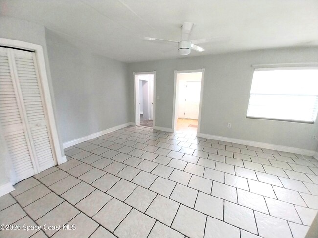 Building Photo - 1390 S Park Ave