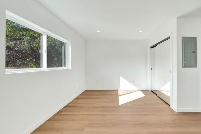 Building Photo - Move-In Ready Luxury: A Flawlessly Upgraded Sunland Retreat