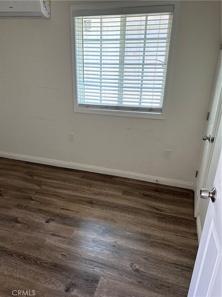 Building Photo - 5828 1/2 N Vista Street Unit