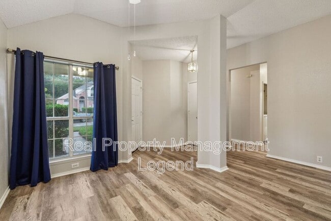 Building Photo - 1105 Dove Dr