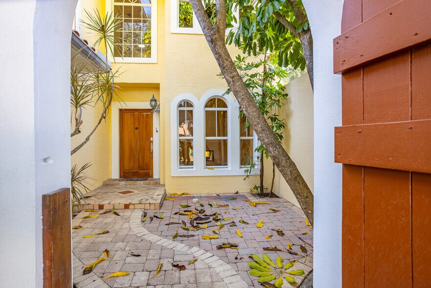 Building Photo - 3204 W Empedrado St