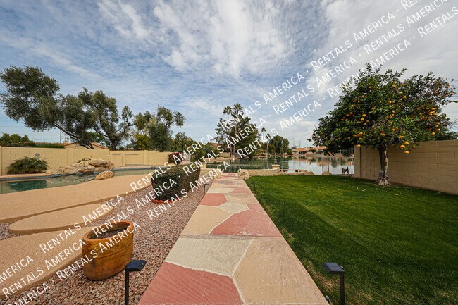 Building Photo - 532 E Stonebridge Dr