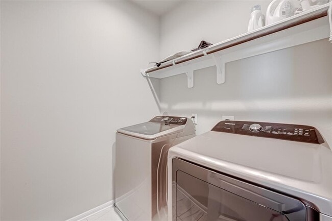 Building Photo - 2523 Terrace Point Dr