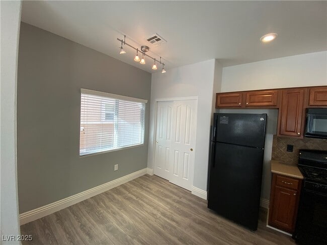 Building Photo - 4517 Bell Cord Ave