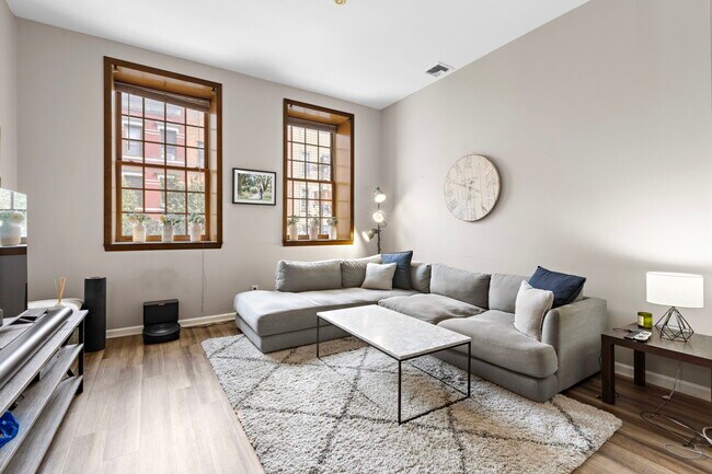 Building Photo - 222 Clinton St