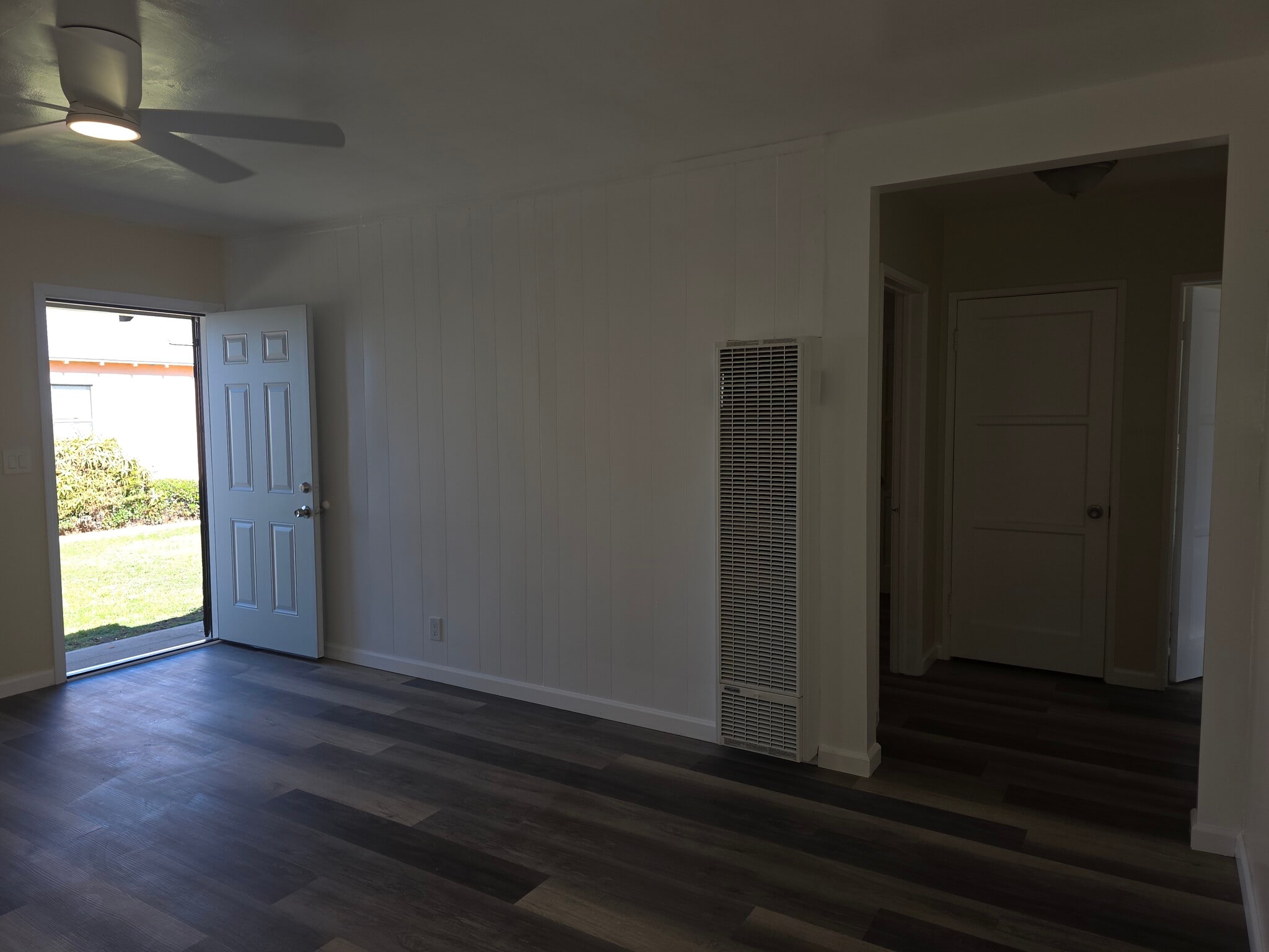 Building Photo - 15726 Halldale Ave