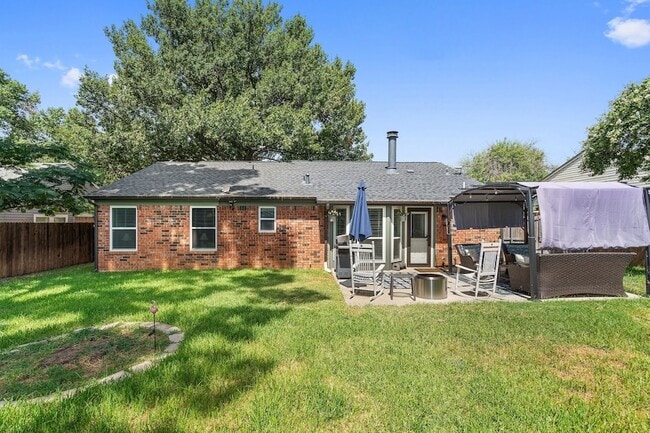 Building Photo - 512 Yellowstone Dr