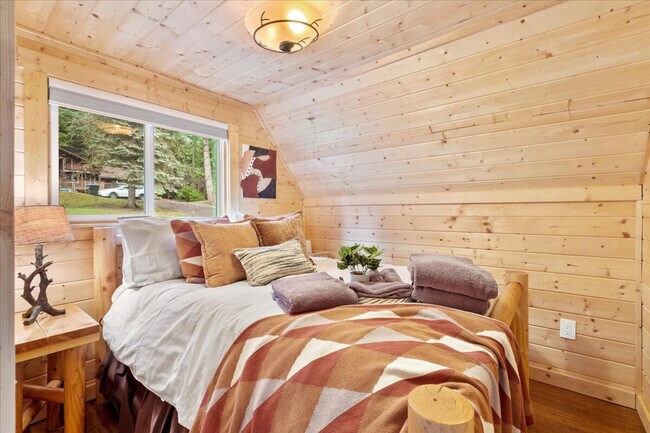 Building Photo - 102 Tahoma Pl