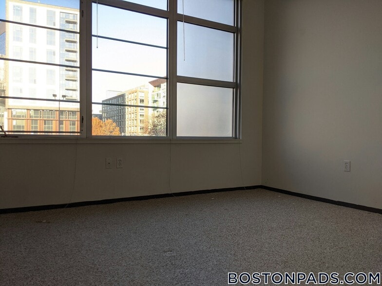 Building Photo - 160 E Berkeley St