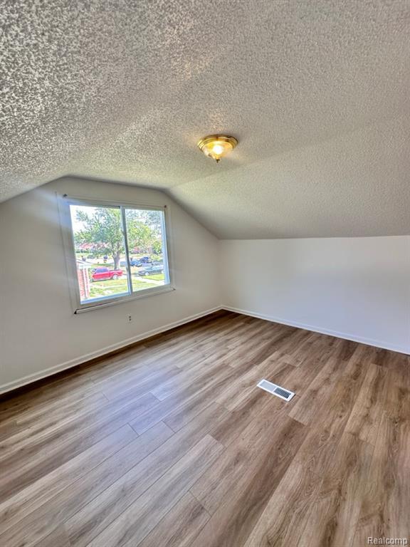 Building Photo - 18071 Albion Ave