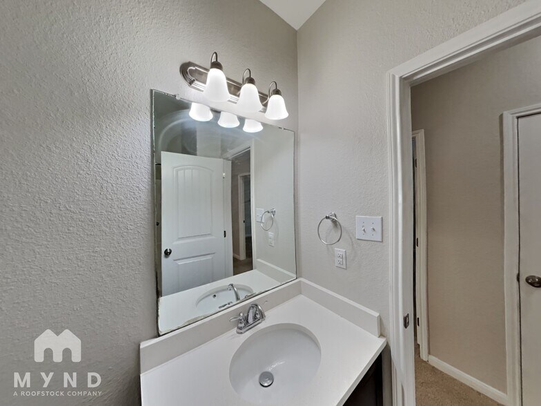 Building Photo - 4605 Elderberry St