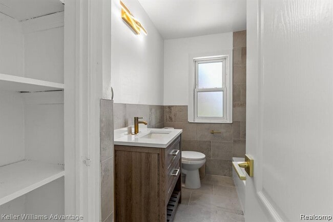 Building Photo - 20558 Oakfield Ave