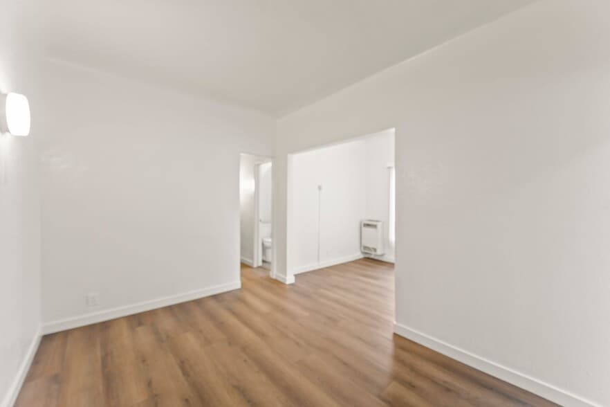 Building Photo - 5391 Huntington Dr