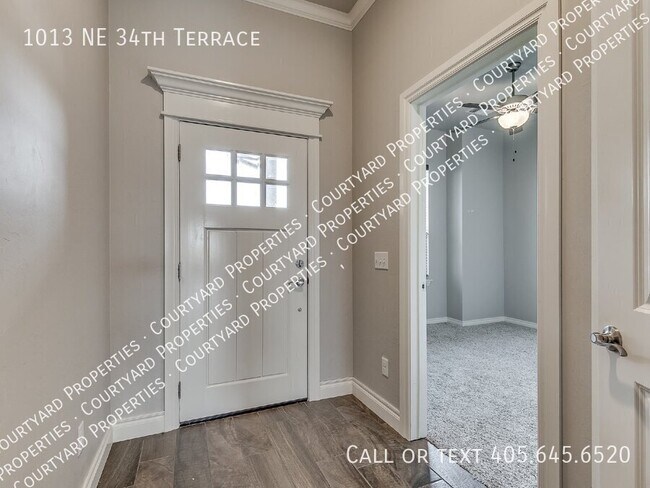 Building Photo - 1013 NE 34th Terr