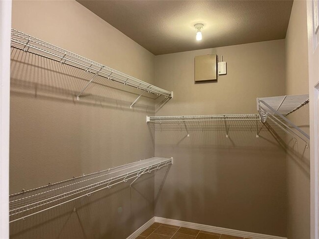 Building Photo - 8711 Auburn Glen Ln