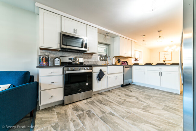 Kitchen - 3714 Clarence Ave